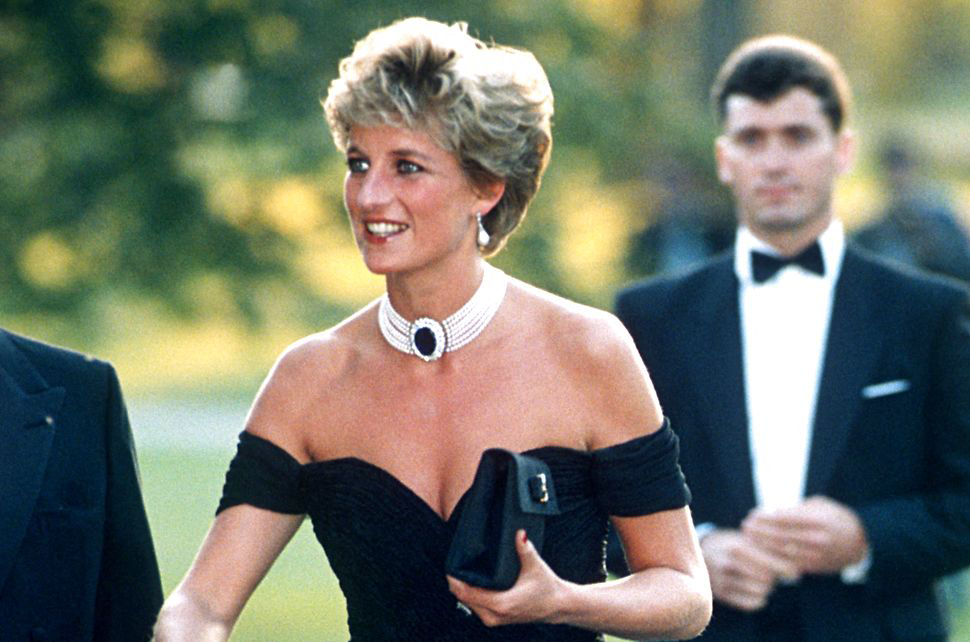 Betjene Syd Sow Her er historien bag prinsesse Dianas "hævnkjole" | Femina