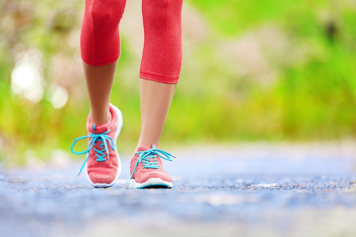 Løb eller gang: Her er fordelene ved de to motionsformer 