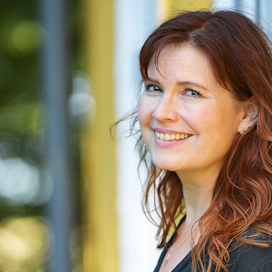 https://dk-femina-backend.imgix.net/2021-04-14/anna_mejlhede_4.png?ixlib=vue-2.9.1&auto=format&width=300&height=300&fit=crop&fp-x=0.5&fp-y=0.5