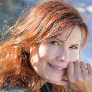 https://dk-femina-backend.imgix.net/2021-05-05/anna_mejlhede_0.png?ixlib=vue-2.9.1&auto=format&width=300&height=300&fit=crop&fp-x=0.5&fp-y=0.5
