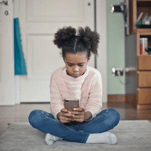 https://dk-femina-backend.imgix.net/2021-05-26/instagram_til_boern.png?ixlib=vue-2.9.1&auto=format&width=300&height=300&fit=crop&fp-x=0.51&fp-y=0.35