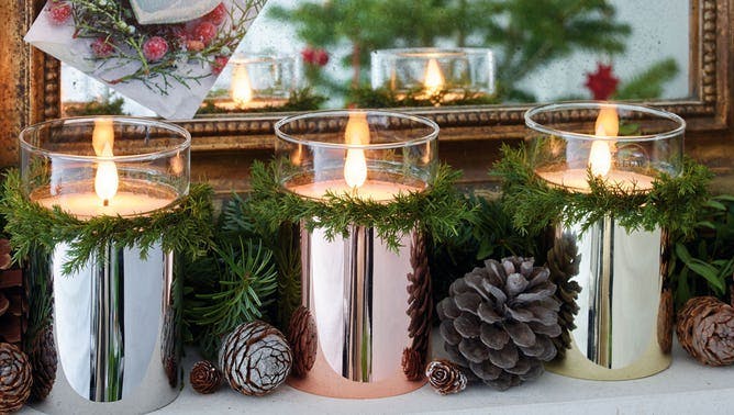 Brandsikker juledekoration med batteridrevne lys. 