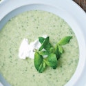 Squashsuppe med mandler, mynte og gedeost