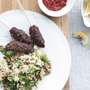 Oksespyd og quinoa-tabouleh