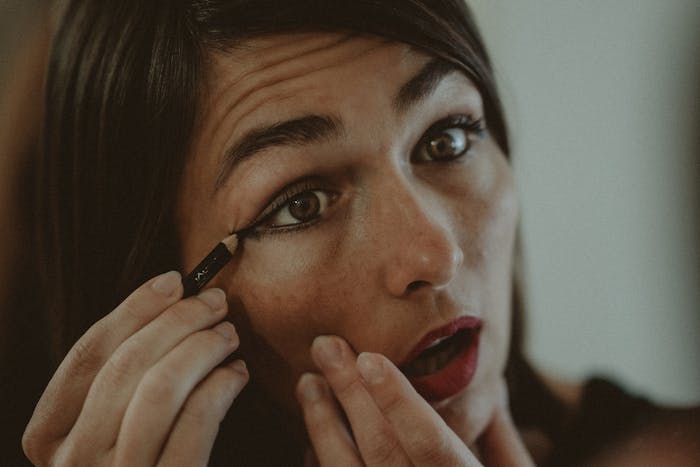 Eyeliner guide: Sådan lægger du efter din øjenform femina