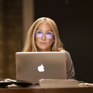 https://dk-femina-backend.imgix.net/2021-12-13/20211203-023308-7-1920x1358we.jpg?ixlib=vue-2.9.1&auto=format&width=300&height=300&fit=crop&fp-x=0.49&fp-y=0.34