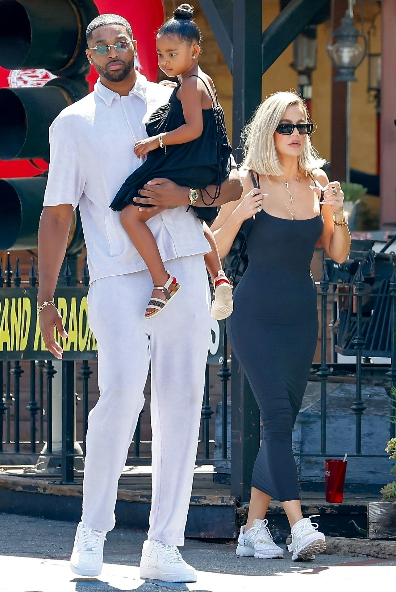 Khloe Kardashian og Tristan Thompson med datteren, True