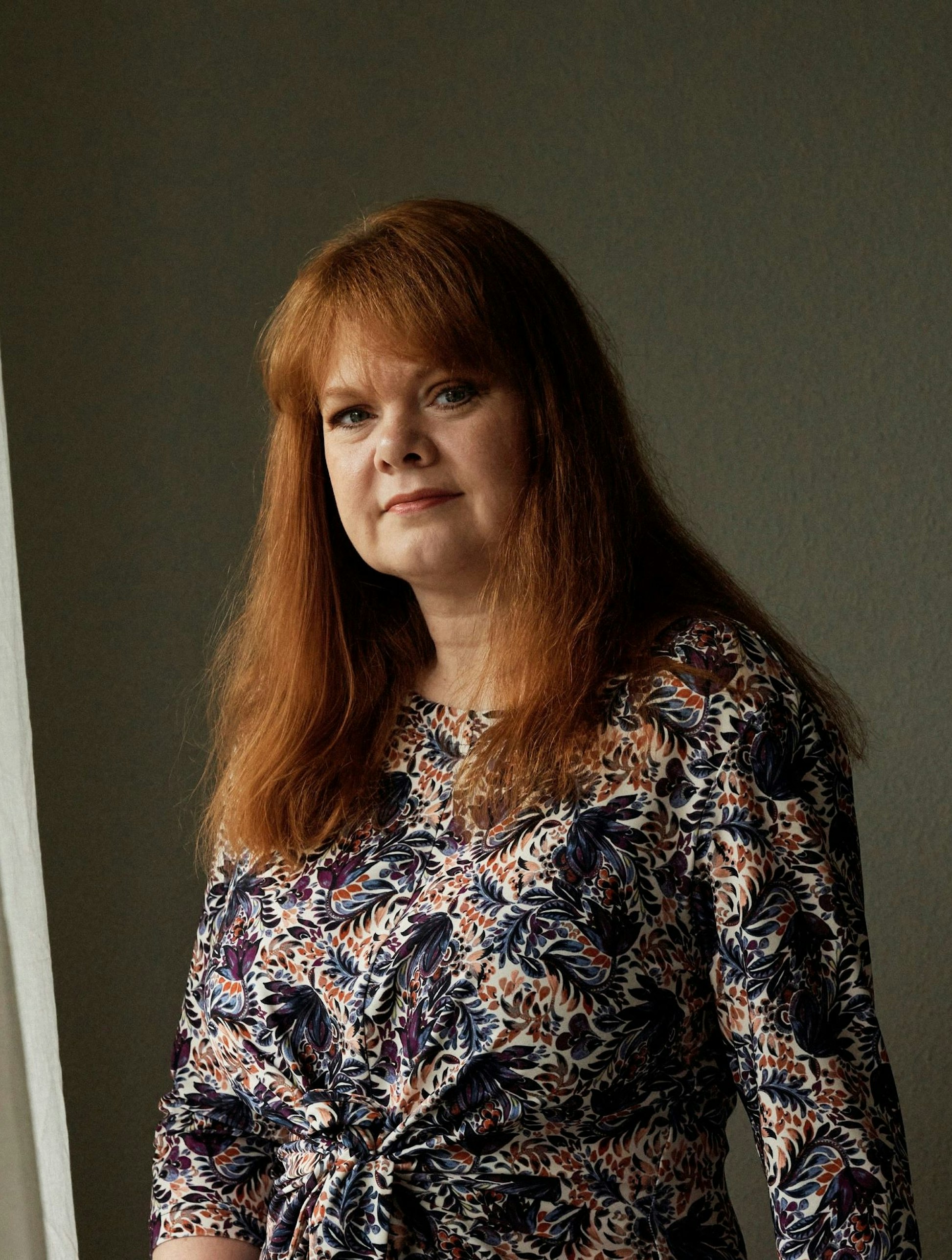 Det er som om, der et gået hul på en gammel betændt barndomsbyld. Og ...