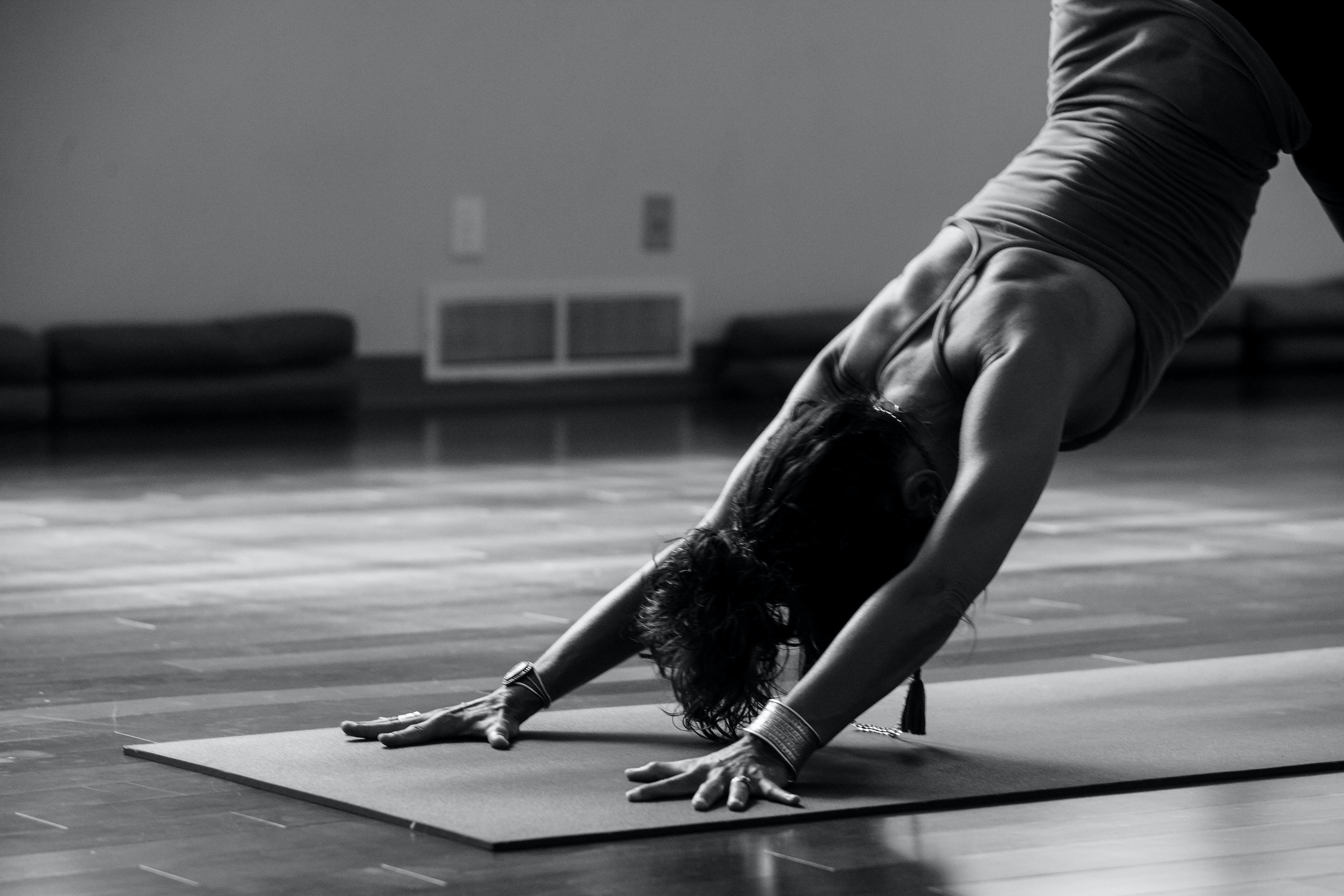 Hvad er Bikram yoga Bliv klogere på hot yoga i grader |