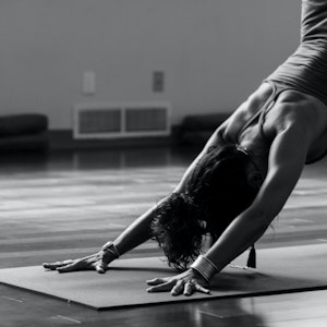 https://dk-femina-backend.imgix.net/2023-03-07/hot_yoga_bikram_yoga.jpg?ixlib=vue-2.9.1&auto=format&width=300&height=300&fit=crop&fp-x=0.5&fp-y=0.5