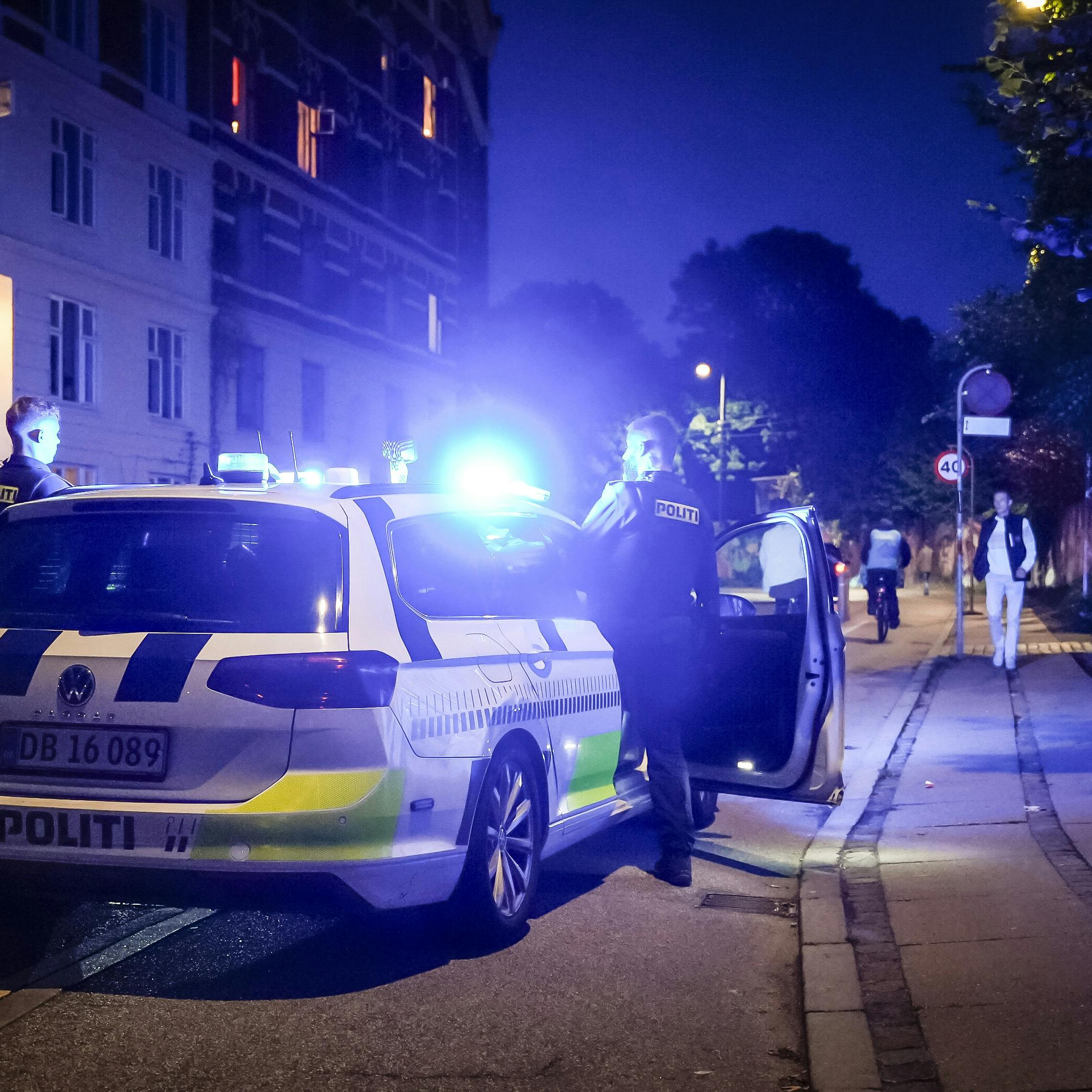 Politi massivt til stede ved Christiania lørdag den 26. august 2023. Politiet oplyser på Twitter, at flere personer er ramt af skud.. (Foto: Emil Nicolai Helms/Ritzau Scanpix)