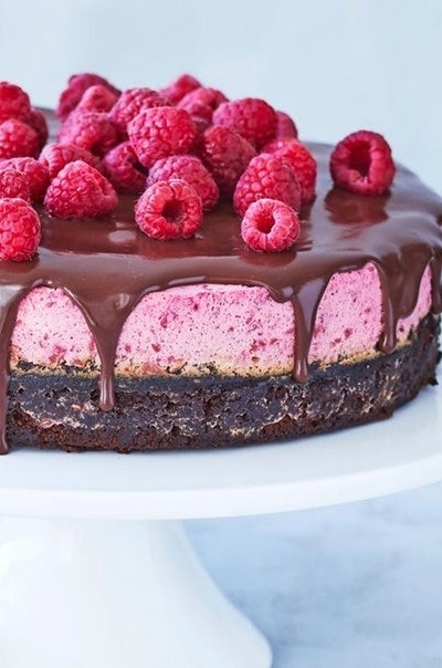 Der er få desserter, der slår denne ekstraordinært lækre brownie med hindbærmousse og chokoladeganache