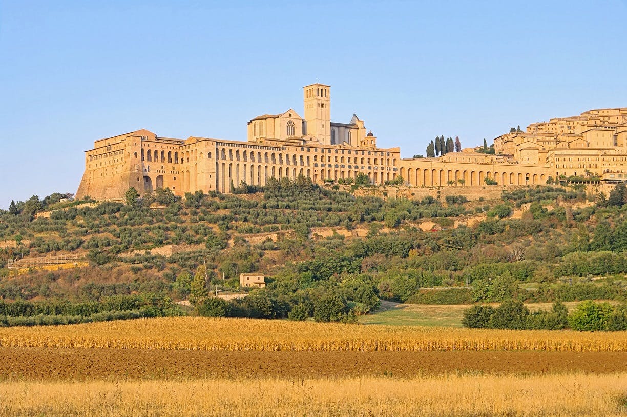 Umbrien byder på store seværdigheder. På denne rejse får du mulighed for blandt andet at opleve den berømte by Assisi.