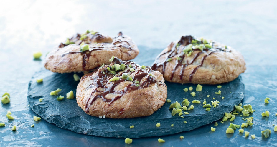 Små kransekager i cookie-stil.