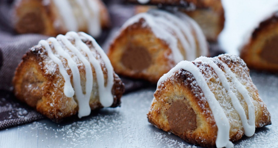 Friskbagte kransekagestykker.