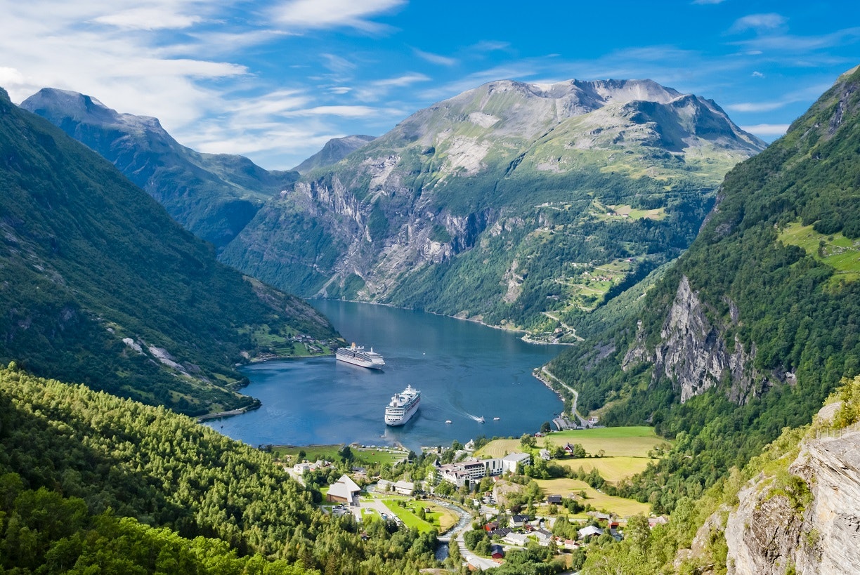 På krydstogt med Kulturrejser Europa arrangeres udflugterne eksklusivt, så du undgår at dele bus og bord med de andre rejsende ombord skibet. I stedet har du din egen, faste gruppe og dansktalende rejseleder.