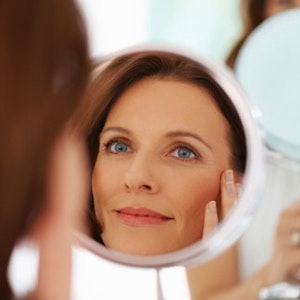 https://dk-femina-backend.imgix.net/media/5b4fa7a08e784791bd77f78f4fd2371a.jpg?ixlib=vue-2.9.1&auto=format&width=300&height=300&fit=crop&fp-x=0.5&fp-y=0.5