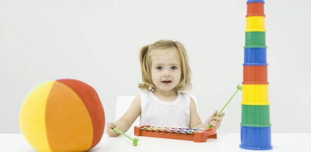 Det kan udvikle dit barn, hvis du vælger noget alderssvarende legetøj.