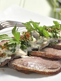 Smørrebrød med and og champignon a la creme