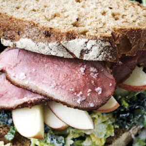 Sandwich med kålsalat og andebryst