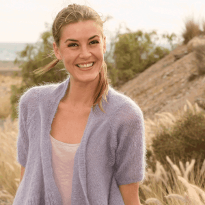 https://dk-femina-backend.imgix.net/media/article/1141-strik-syren-mohairjakke.png?ixlib=vue-2.9.1&auto=format&width=300&height=300&fit=crop&fp-x=0.5&fp-y=0.5