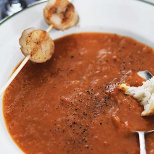 https://dk-femina-backend.imgix.net/media/article/1247-adventsmiddag-tomatsuppe.jpg?ixlib=vue-2.9.0&auto=format&width=300&height=300&fit=crop&fp-x=0.5&fp-y=0.5