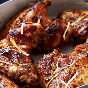 https://dk-femina-backend.imgix.net/media/article/1351-dukan-chicken-wings.jpg?ixlib=vue-2.9.1&auto=format&width=300&height=300&fit=crop&fp-x=0.5&fp-y=0.5