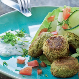 https://dk-femina-backend.imgix.net/media/article/1407-groen-falaffel.jpg?ixlib=vue-2.9.1&auto=format&width=300&height=300&fit=crop&fp-x=0.5&fp-y=0.5