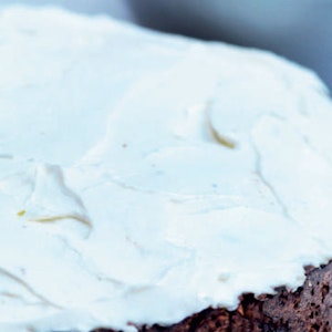 https://dk-femina-backend.imgix.net/media/article/1408-gulerodskage-med-limecreme.jpg?ixlib=vue-2.9.1&auto=format&width=300&height=300&fit=crop&fp-x=0.5&fp-y=0.5