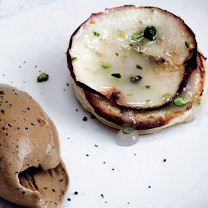 https://dk-femina-backend.imgix.net/media/article/1409-gaestemad-dessert_0.jpg?ixlib=vue-2.9.1&auto=format&width=300&height=300&fit=crop&fp-x=0.5&fp-y=0.5