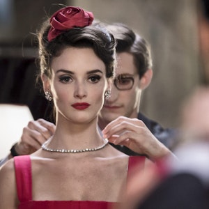 https://dk-femina-backend.imgix.net/media/article/1414-yvessaintlaurent-film.jpg?ixlib=vue-2.9.1&auto=format&width=300&height=300&fit=crop&fp-x=0.5&fp-y=0.5