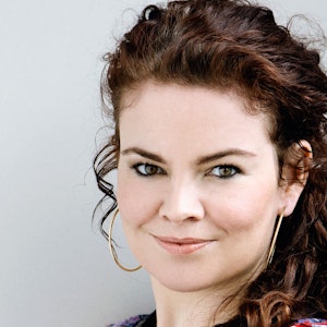 https://dk-femina-backend.imgix.net/media/article/1429-klumme-julia-lahme.jpg?ixlib=vue-2.9.1&auto=format&width=300&height=300&fit=crop&fp-x=0.5&fp-y=0.5