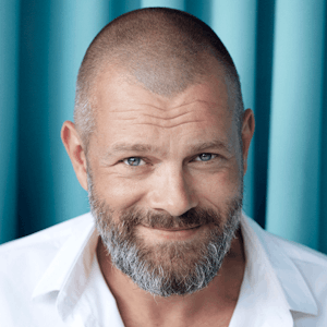 https://dk-femina-backend.imgix.net/media/article/1437-mikkel-munch-fals.png?ixlib=vue-2.9.1&auto=format&width=300&height=300&fit=crop&fp-x=0.5&fp-y=0.5