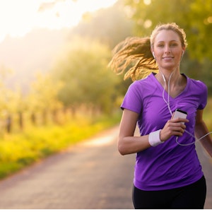 https://dk-femina-backend.imgix.net/media/article/1443-saadan-beskytter-du-dig-mod-kraeft.jpg?ixlib=vue-2.9.1&auto=format&width=300&height=300&fit=crop&fp-x=0.5&fp-y=0.5