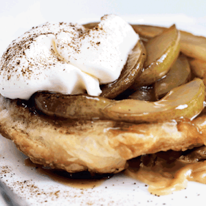 https://dk-femina-backend.imgix.net/media/article/1445-gaestemad-dessert.png?ixlib=vue-2.9.1&auto=format&width=300&height=300&fit=crop&fp-x=0.5&fp-y=0.5