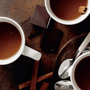 https://dk-femina-backend.imgix.net/media/article/1505-varm-chokolade.png?ixlib=vue-2.9.1&auto=format&width=300&height=300&fit=crop&fp-x=0.5&fp-y=0.5