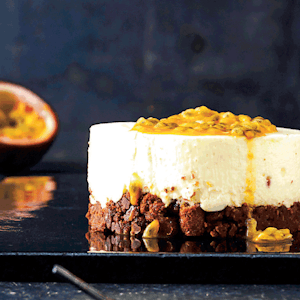 https://dk-femina-backend.imgix.net/media/article/1506-cheesecake.png?ixlib=vue-2.9.0&auto=format&width=300&height=300&fit=crop&fp-x=0.5&fp-y=0.5