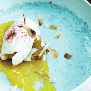 https://dk-femina-backend.imgix.net/media/article/1509_gaestemad_dessert.png?ixlib=vue-2.9.1&auto=format&width=300&height=300&fit=crop&fp-x=0.5&fp-y=0.5