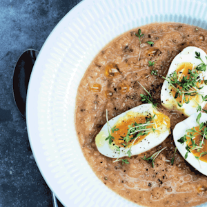 https://dk-femina-backend.imgix.net/media/article/1519-kold-tomatsuppe.png?ixlib=vue-2.9.0&auto=format&width=300&height=300&fit=crop&fp-x=0.5&fp-y=0.5