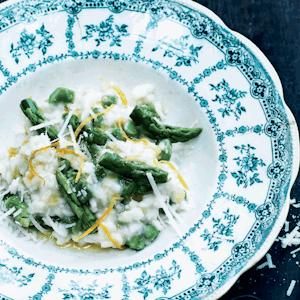 https://dk-femina-backend.imgix.net/media/article/1523-citronrisotto.png?ixlib=vue-2.9.1&auto=format&width=300&height=300&fit=crop&fp-x=0.5&fp-y=0.5