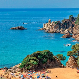 https://dk-femina-backend.imgix.net/media/article/1609-rejsetilbud-costa-brava.jpg?ixlib=vue-2.9.1&auto=format&width=300&height=300&fit=crop&fp-x=0.5&fp-y=0.5