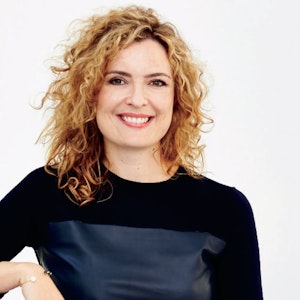 https://dk-femina-backend.imgix.net/media/article/1610-camilla-k-1.jpg?ixlib=vue-2.9.1&auto=format&width=300&height=300&fit=crop&fp-x=0.5&fp-y=0.5