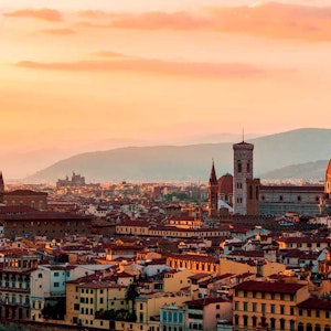 https://dk-femina-backend.imgix.net/media/article/1617-rejse-italien.jpg?ixlib=vue-2.9.1&auto=format&width=300&height=300&fit=crop&fp-x=0.5&fp-y=0.5