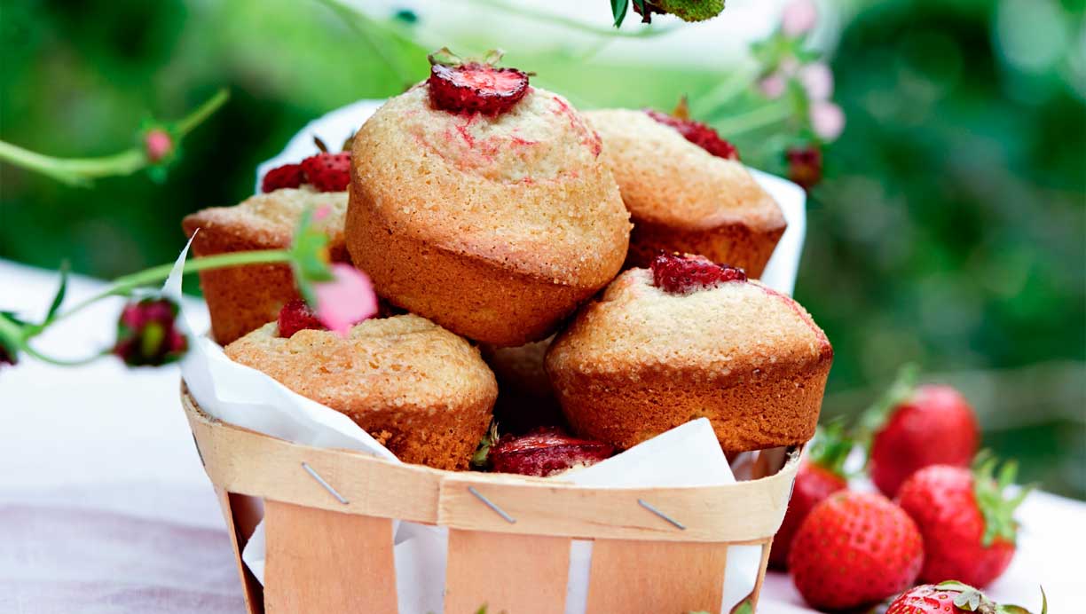 Mandel-muffins med jordbær | Femina