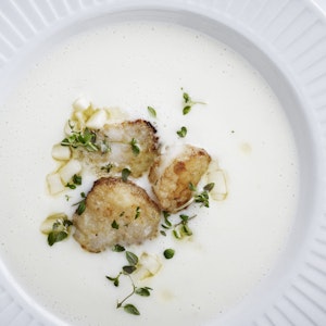 https://dk-femina-backend.imgix.net/media/article/1649_jordskokkesuppe.jpg?ixlib=vue-2.9.1&auto=format&width=300&height=300&fit=crop&fp-x=0.5&fp-y=0.5