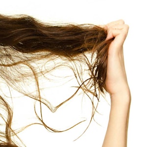 https://dk-femina-backend.imgix.net/media/article/1804-haarpleje-prim.jpg?ixlib=vue-2.9.0&auto=format&width=300&height=300&fit=crop&fp-x=0.5&fp-y=0.5