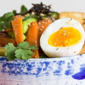 Soba-salat med tang og tofu