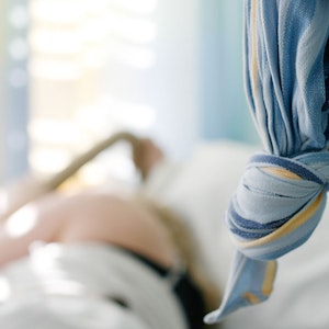 gravid kvinde i hospitalsseng