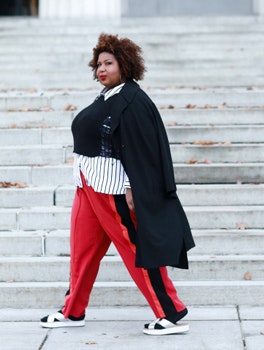 Stilikon: Kvinde med røde bukser