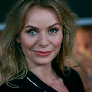 https://dk-femina-backend.imgix.net/media/article/anne_glad.jpg?ixlib=vue-2.9.1&auto=format&width=300&height=300&fit=crop&fp-x=0.5&fp-y=0.5